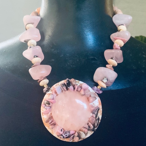 SALENA’S COLLECTION Jewelry - Vintage ROSE-QUARTZ NECKLACE 💕EXQUISITE HANDMADE 💕 GENUINE STONES RHODONITE